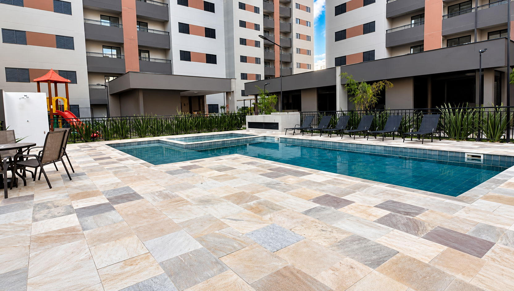 Piscina e área de lazer do HM Maxi Campinas